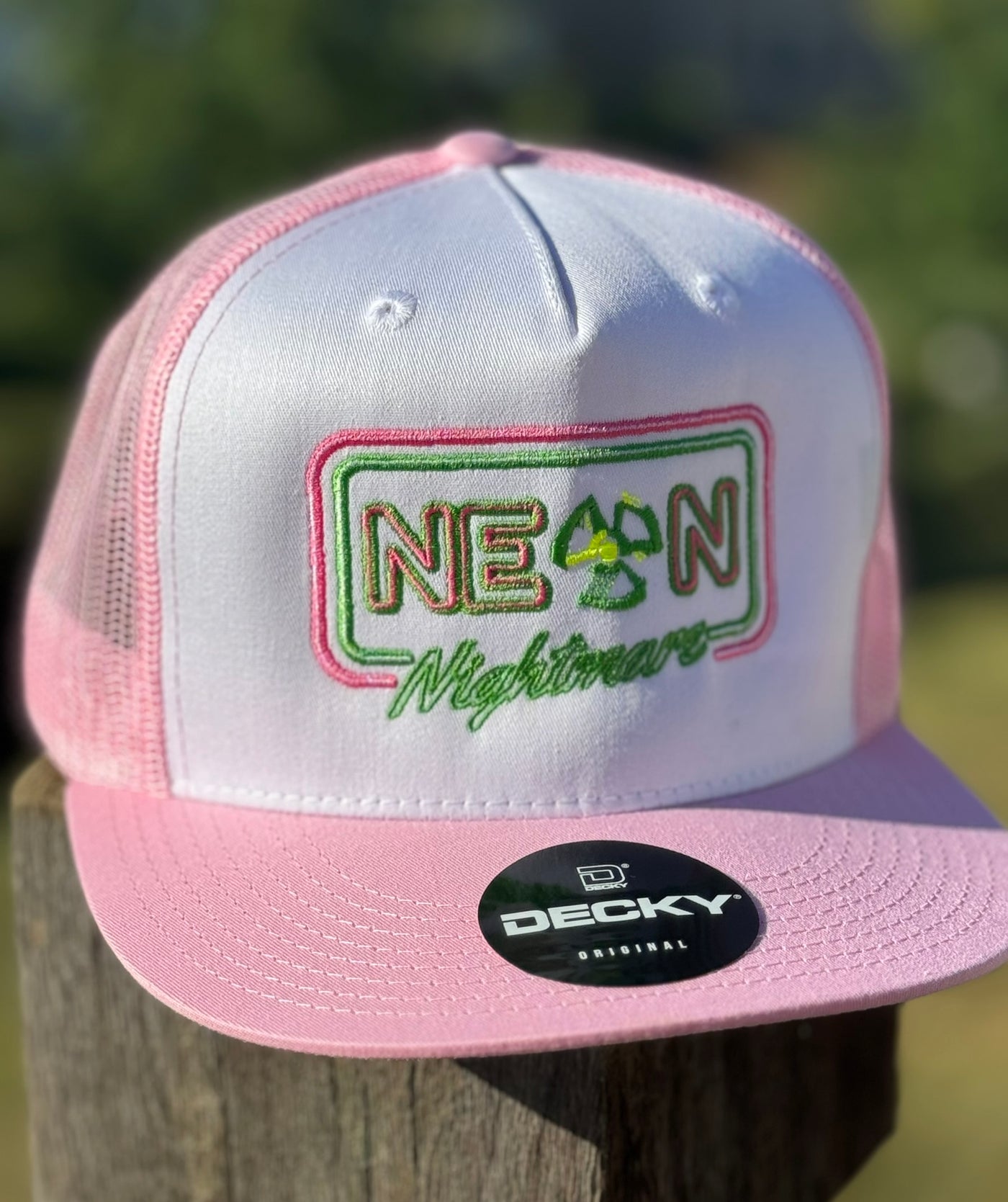 Decky 1040 5 Panel High Profile Pink/White/Pink Snapack